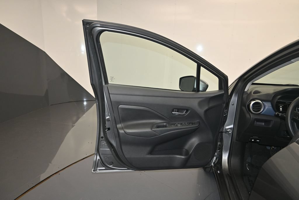 Used 2025 Nissan Versa SV FWD image 10