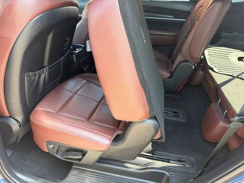 Used 2023 Kia Telluride EX w/ EX Captain's Chair Package FWD image 16