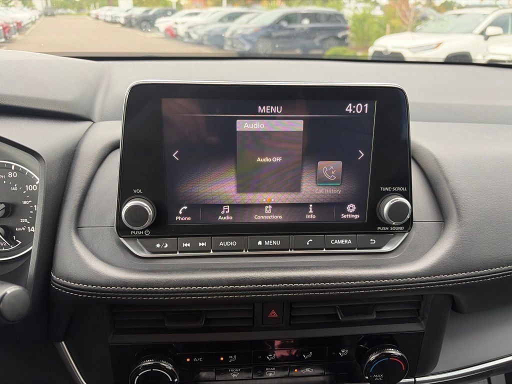 Used 2024 Nissan Rogue S AWD/4WD image 28