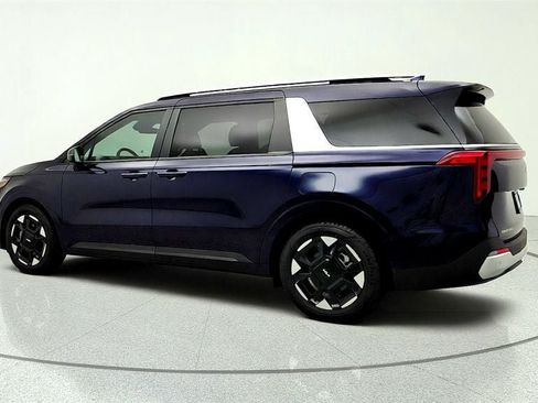 Used 2025 Kia Carnival EX FWD image 7