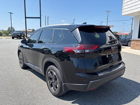 Used 2025 Nissan Rogue SV w/ SV Premium Package FWD image 7