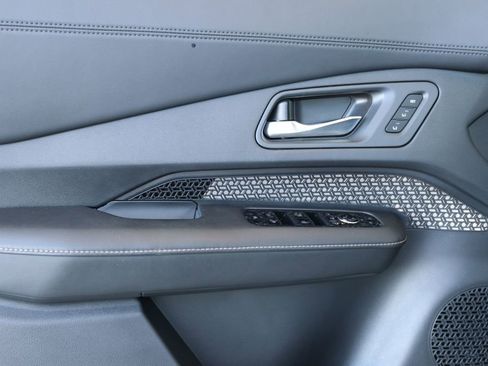 Used 2023 Nissan Ariya AWD image 13