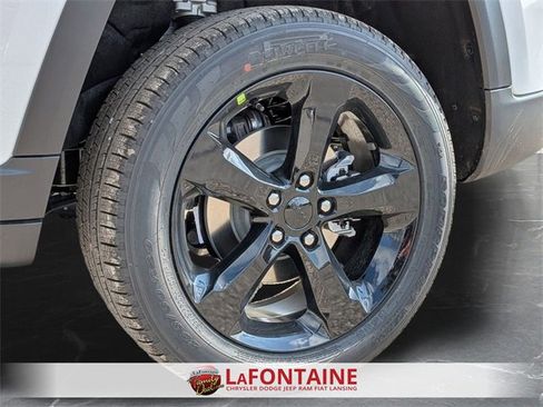 New 2025 Jeep Grand Cherokee Limited w/ Black Appearance Package image 31