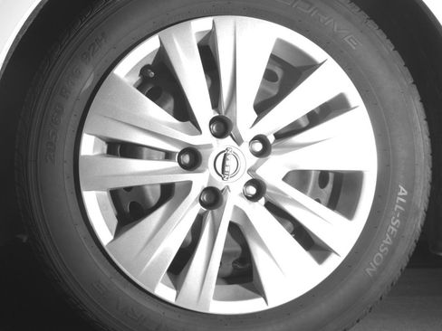 Used 2025 Nissan Sentra S FWD image 12
