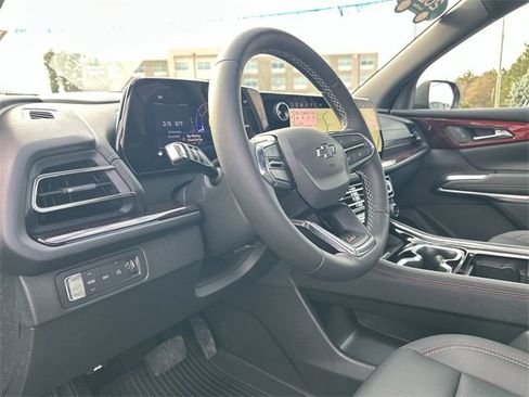 Used 2025 Chevrolet Traverse Z71 w/ Driver Confidence Package image 10