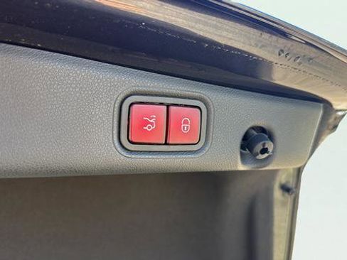 Used 2022 Mercedes-Benz E 350 Sedan image 10