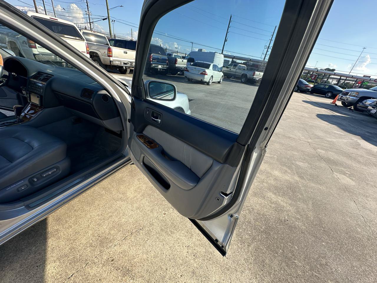 Used 1999 Lexus LS 400 w/ Premium Pkg RWD image 32