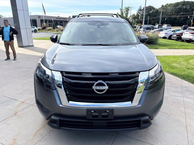 Used 2025 Nissan Pathfinder SV w/ SV Premium Package AWD/4WD image 2