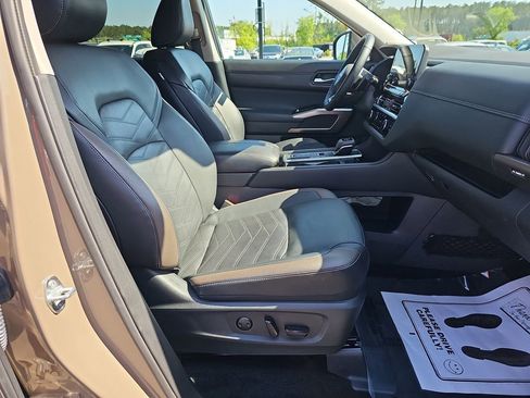 Used 2024 Nissan Pathfinder Platinum w/ Cargo Package image 13