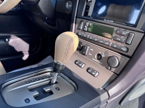 Used 2004 Ford Thunderbird image 11