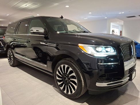 Used 2023 Lincoln Navigator L Black Label image 1