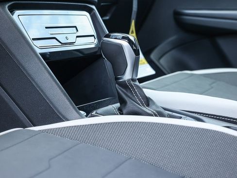 New 2025 Volkswagen Taos SE image 39