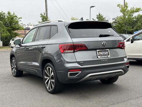 Used 2023 Volkswagen Taos SE w/ Panoramic Sunroof Package FWD image 5