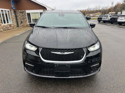 New 2026 Chrysler Pacifica Select image 2