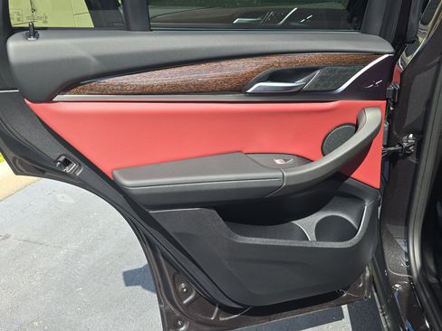 Used 2025 BMW X4 xDrive30i image 11