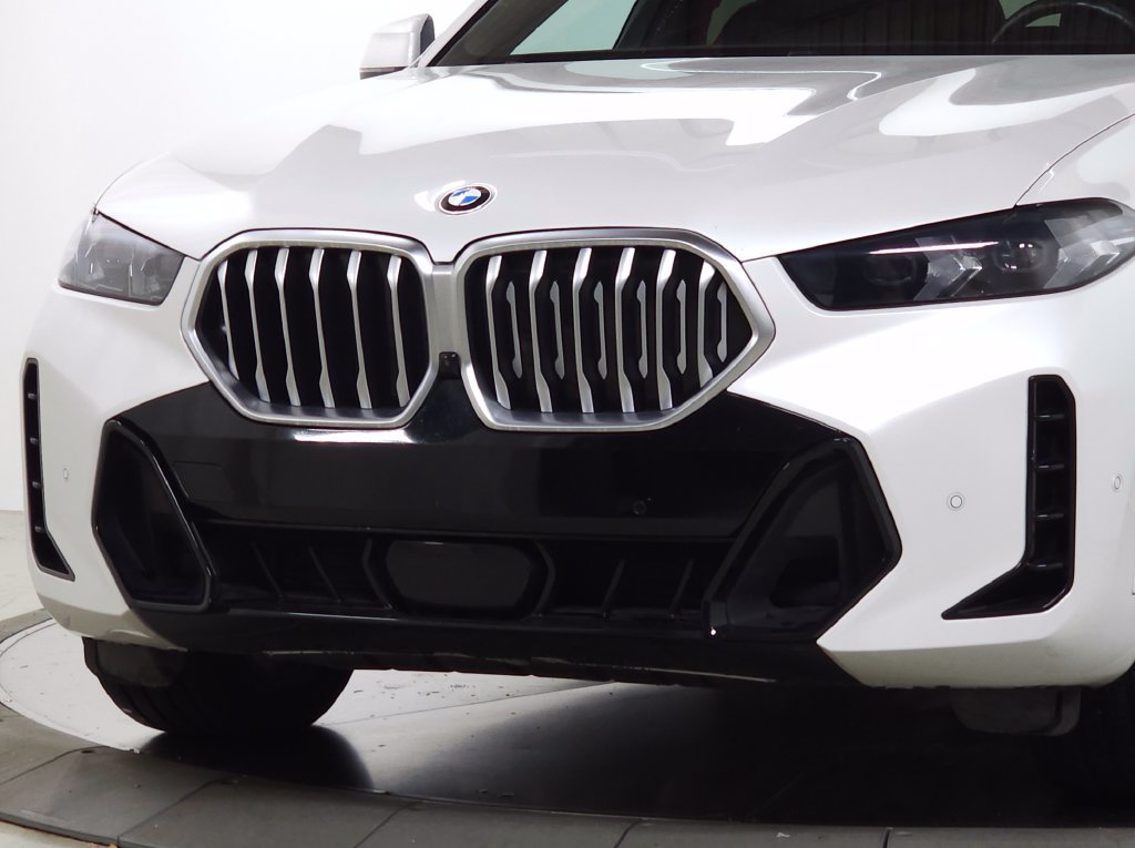 Used 2024 BMW X6 xDrive40i w/ Parking Assistance Package AWD/4WD image 12