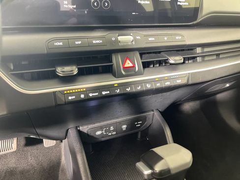 Used 2025 Kia K4 FWD image 19