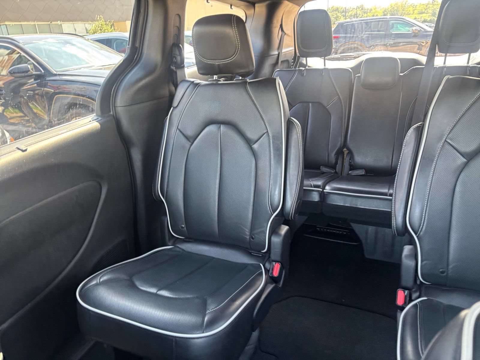 Used 2025 Chrysler Pacifica Limited FWD image 43