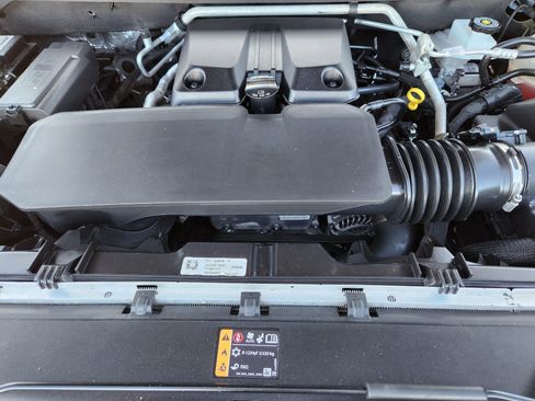 Certified 2024 Chevrolet Colorado Z71 w/ Z71 Convenience Package 2 image 29