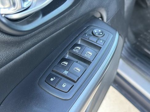 Used 2020 Jeep Cherokee Latitude Plus FWD image 11