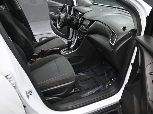 Certified 2020 Chevrolet Trax LS image 19