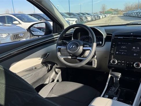 Used 2023 Hyundai Tucson SE image 14