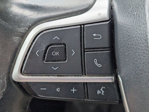 Used 2022 Toyota Highlander XLE FWD image 14