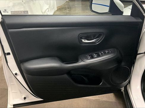 Used 2023 Honda HR-V LX image 9