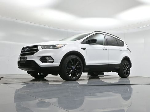 Certified 2018 Ford Escape SE w/ SE Sport Appearance Package image 44