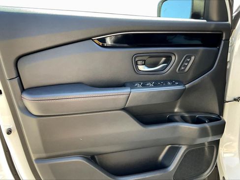 Used 2025 Honda Pilot TrailSport image 22