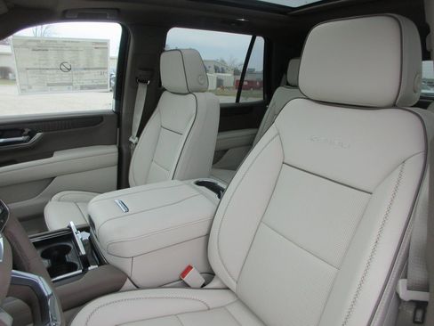 New 2026 GMC Yukon Denali w/ Sun & Power Step Package image 13