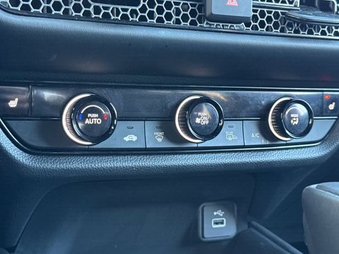 Used 2025 Honda HR-V Sport image 18