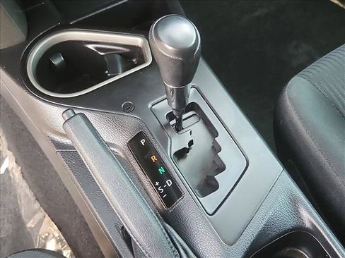 Used 2018 Toyota RAV4 LE FWD image 17