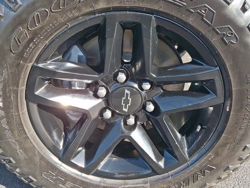 Used 2022 Chevrolet Silverado 1500 LT Trail Boss w/ Bed Protection Package AWD/4WD image 8