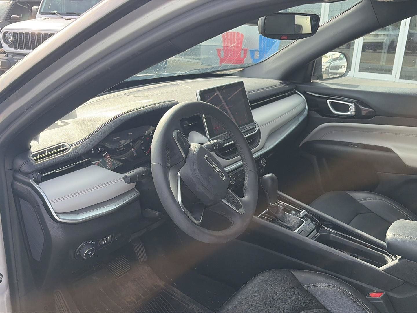 Used 2025 Jeep Compass Limited AWD/4WD image 5
