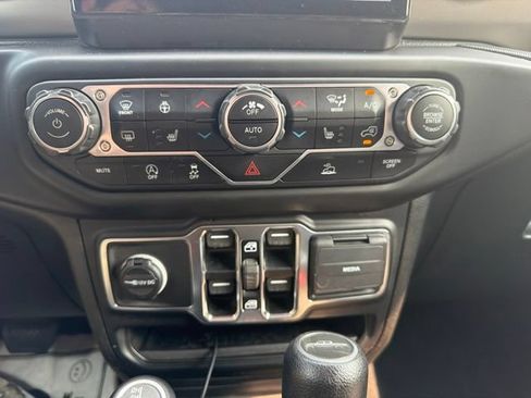 Used 2021 Jeep Gladiator Sport AWD/4WD image 17