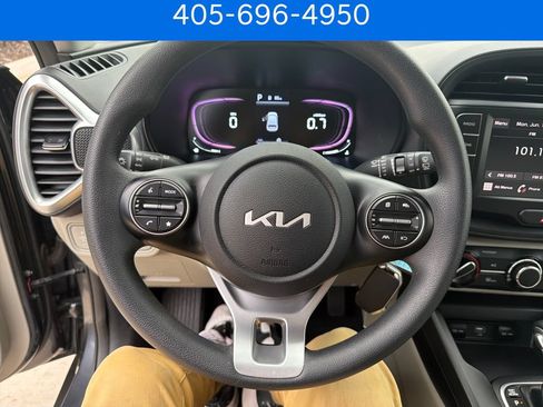 Used 2023 Kia Soul LX FWD image 18