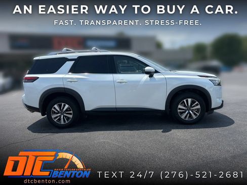 Used 2025 Nissan Pathfinder SL AWD/4WD image 2