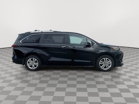 Used 2024 Toyota Sienna Platinum image 9