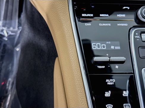 Used 2018 Porsche Panamera 4 w/ Premium Package Plus AWD/4WD image 18