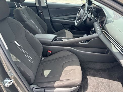 Used 2025 Hyundai Elantra SEL FWD image 36