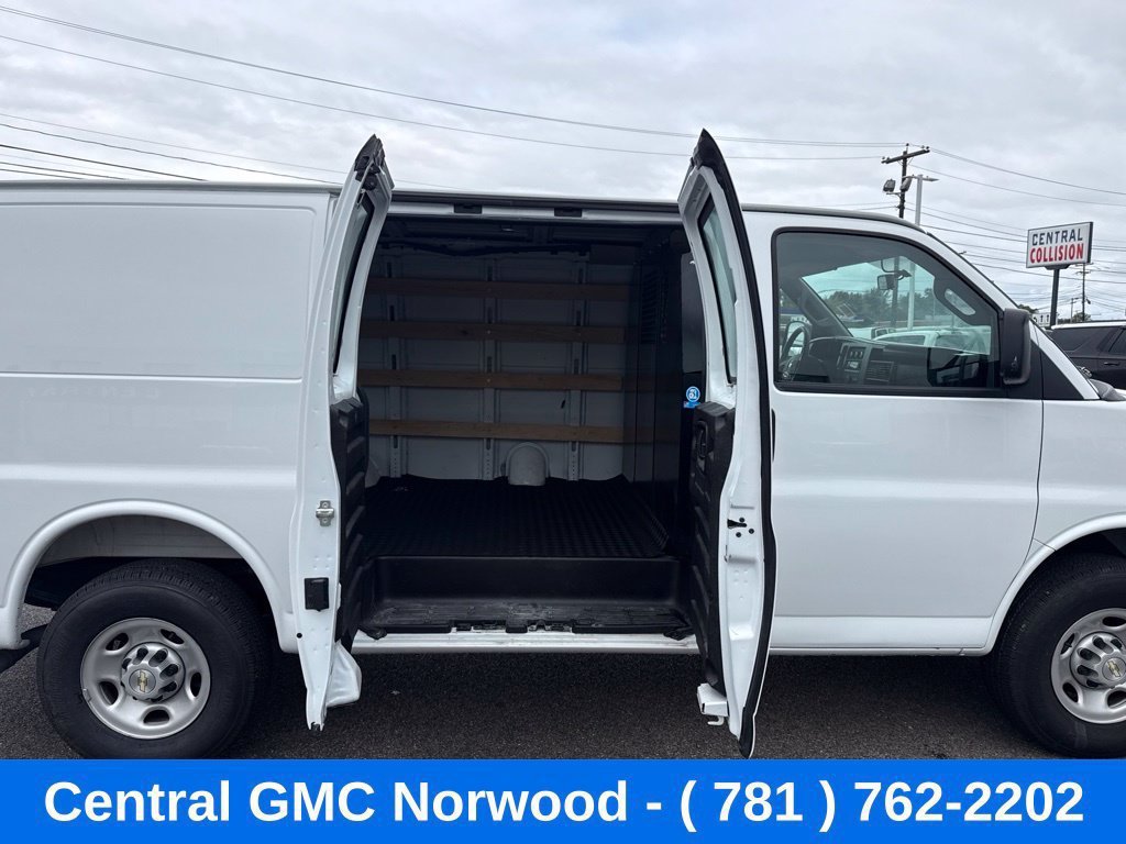 Used 2025 Chevrolet Express 2500 w/ Driver Convenience Package RWD image 13