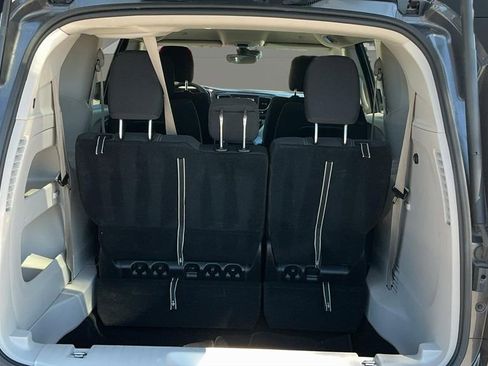 Used 2023 Chrysler Voyager LX image 15
