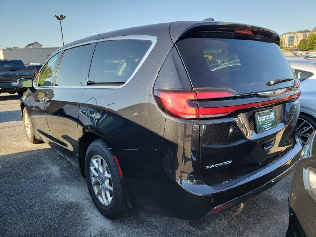 Certified 2023 Chrysler Pacifica Touring-L FWD image 8