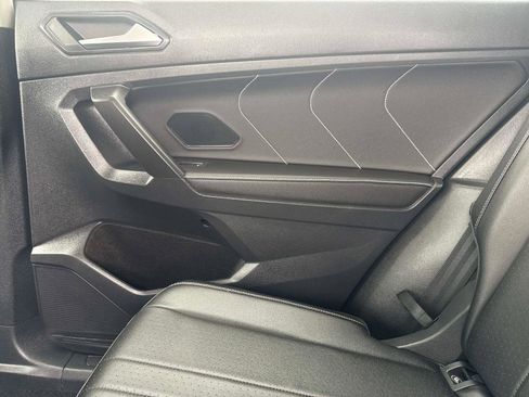 Used 2022 Volkswagen Tiguan SE w/ Panoramic Sunroof Package image 15