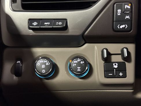 Used 2016 Chevrolet Tahoe LTZ AWD/4WD image 19