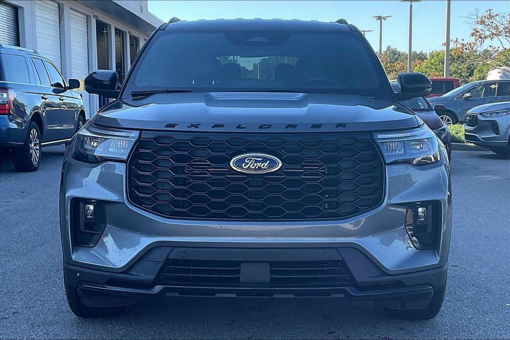 Used 2025 Ford Explorer ST-Line AWD/4WD image 2