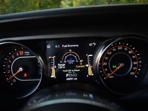 Used 2022 Jeep Wrangler Unlimited Sahara w/ Cold Weather Group image 3