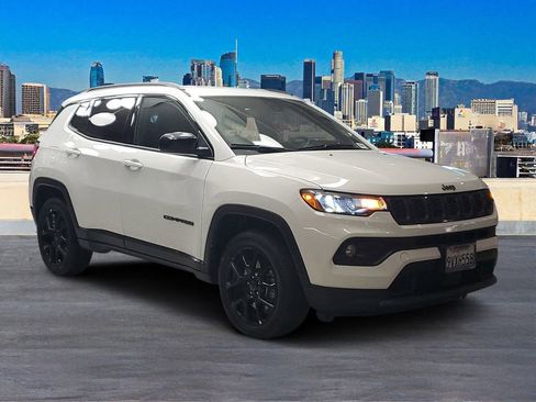 Used 2026 Jeep Compass Latitude AWD/4WD image 3