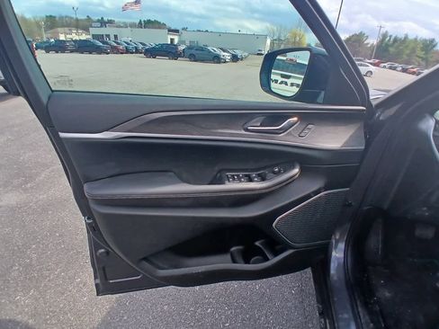 New 2026 Jeep Grand Cherokee Limited w/ Limited Altitude Package AWD/4WD image 9